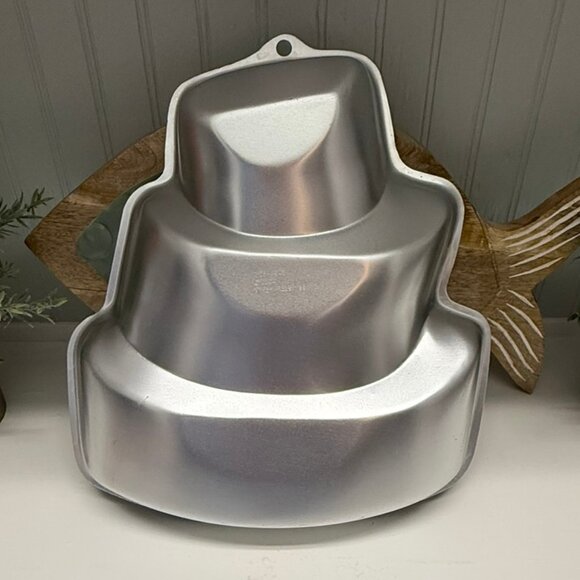WILTON 2004 Cake Pan Topsy Turvy #2105-4946 Used Once! - Picture 1 of 8